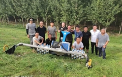 2019年，山東東營市黃河河務(wù)局采購一臺(tái)德國坡厲斜坡割草機(jī)。